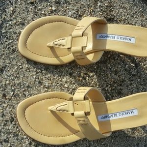Manolo Blahnik Thong Sandals Kitten Heels S5.5